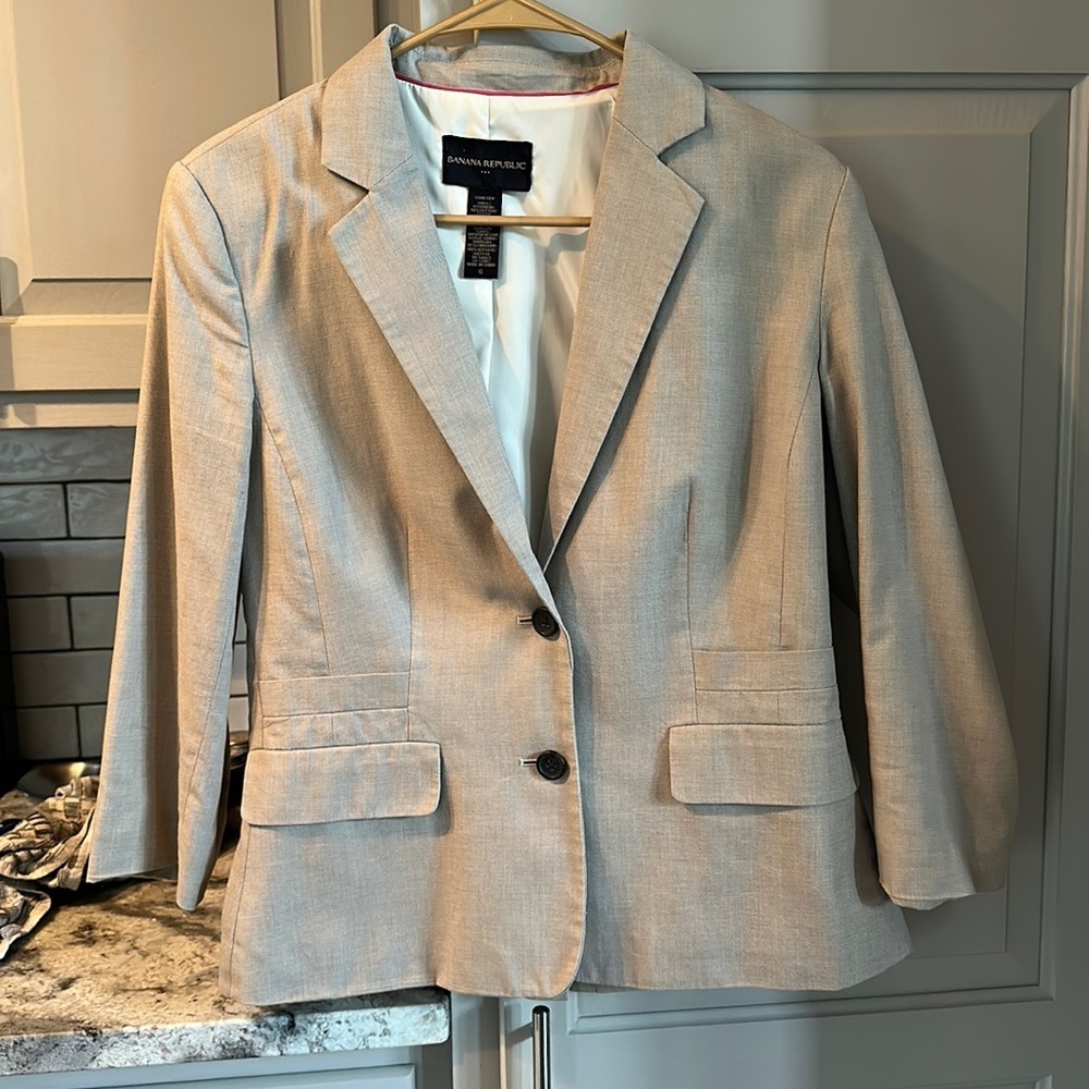 Banana Republic Blazer size 6 Cream color​